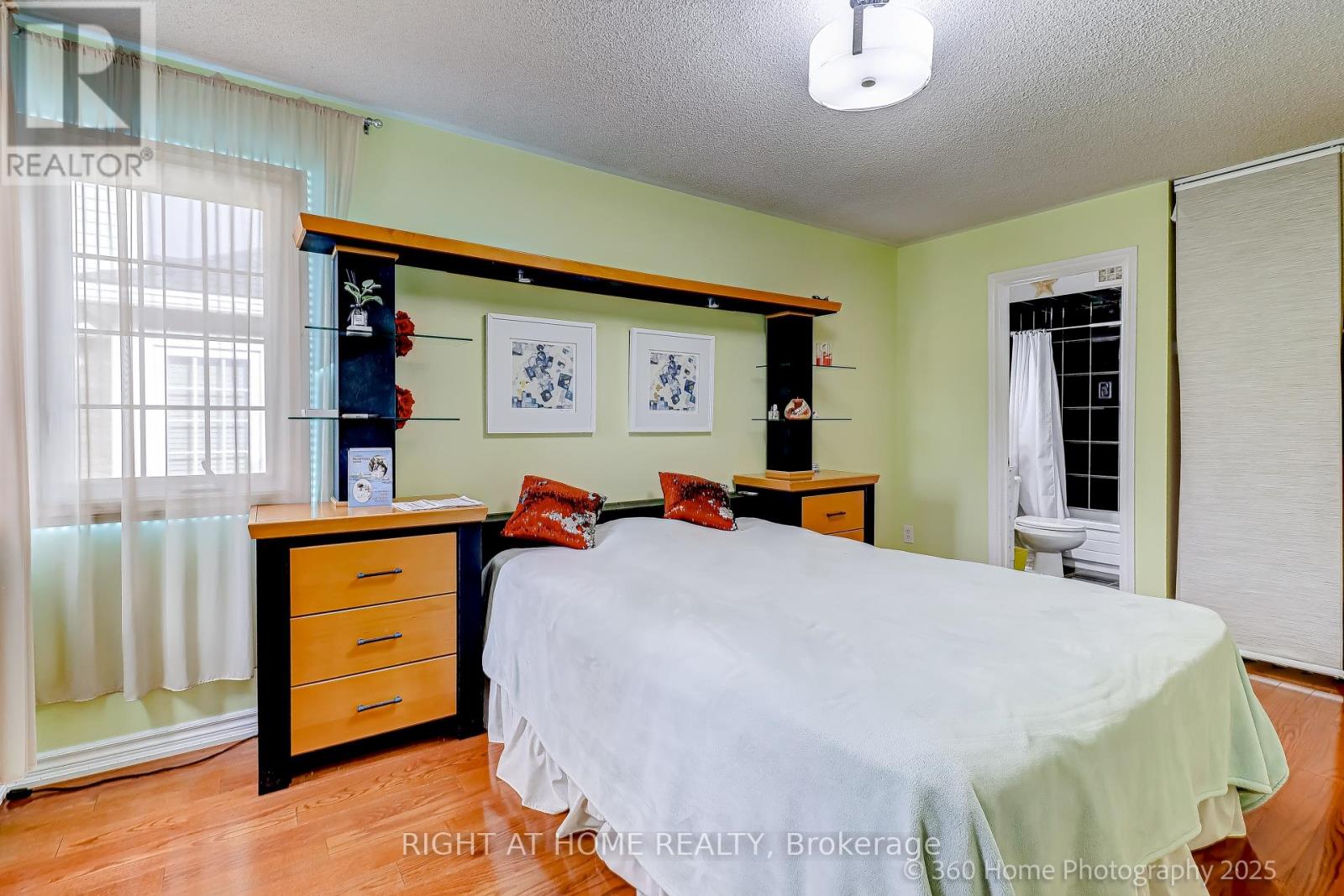 32 Heathcliffe Square, Brampton, Ontario  L6S 5P7 - Photo 10 - W12678360