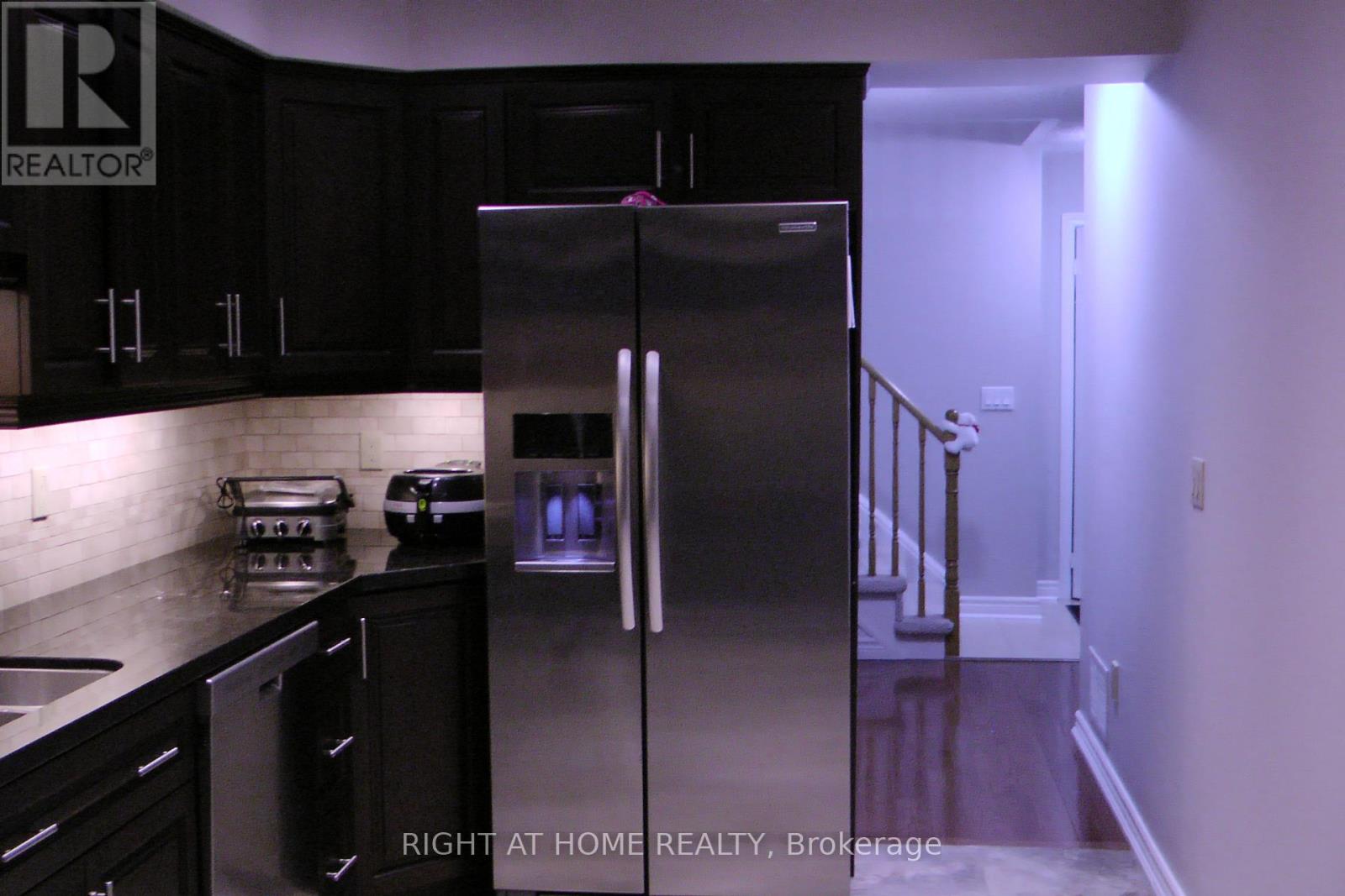 32 Heathcliffe Square, Brampton, Ontario  L6S 5P7 - Photo 24 - W12678360