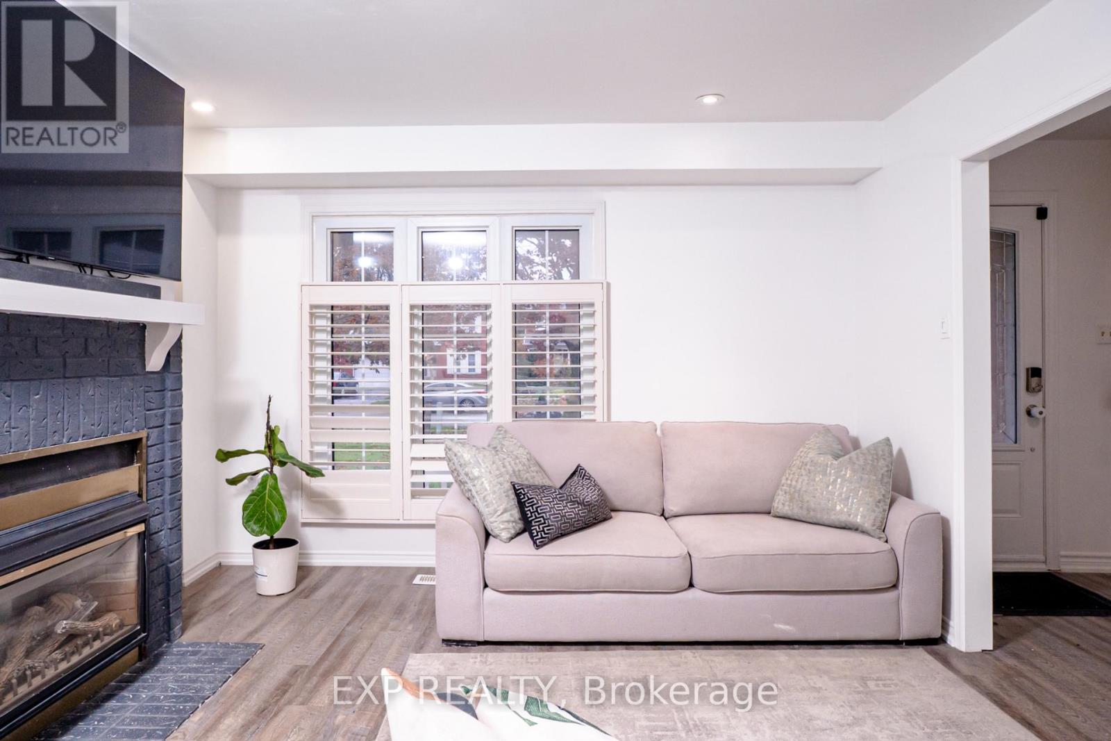 5 Rutherford Drive, Clarington, Ontario  L1B 1G7 - Photo 4 - E12531640