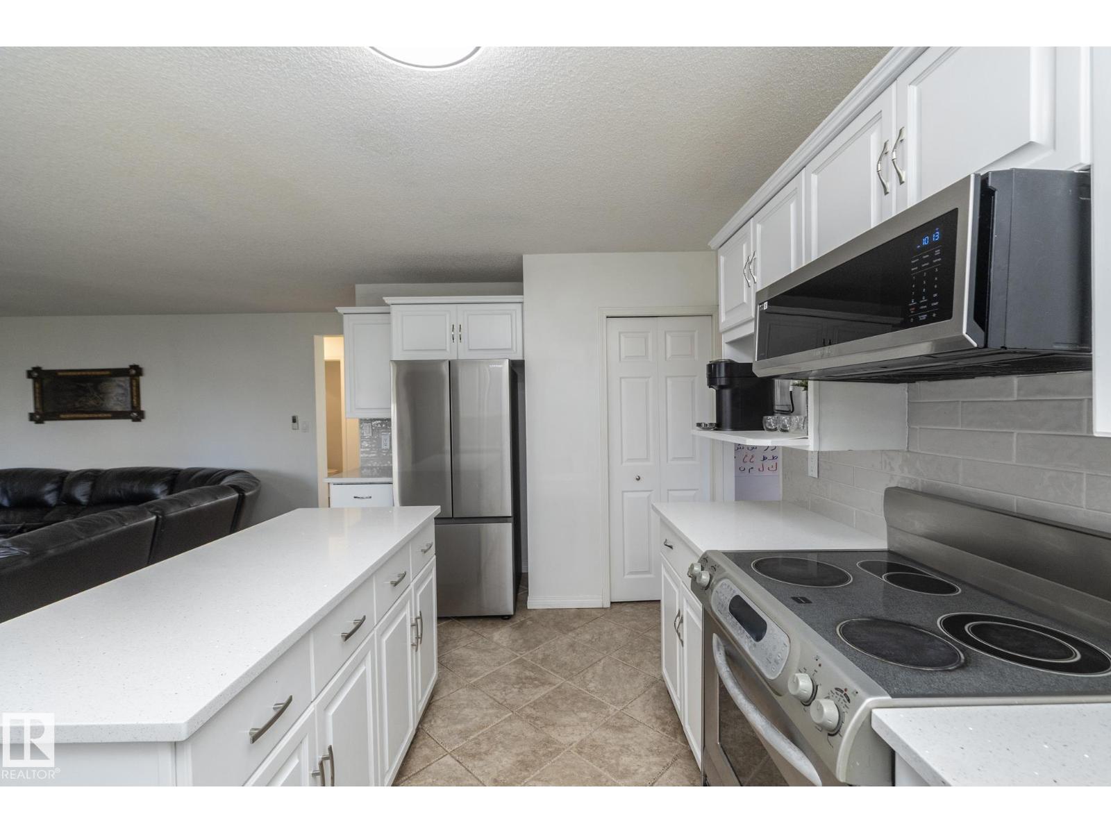 12 Elsinore Pl Nw, Edmonton, Alberta  T5X 5W3 - Photo 21 - E4464883