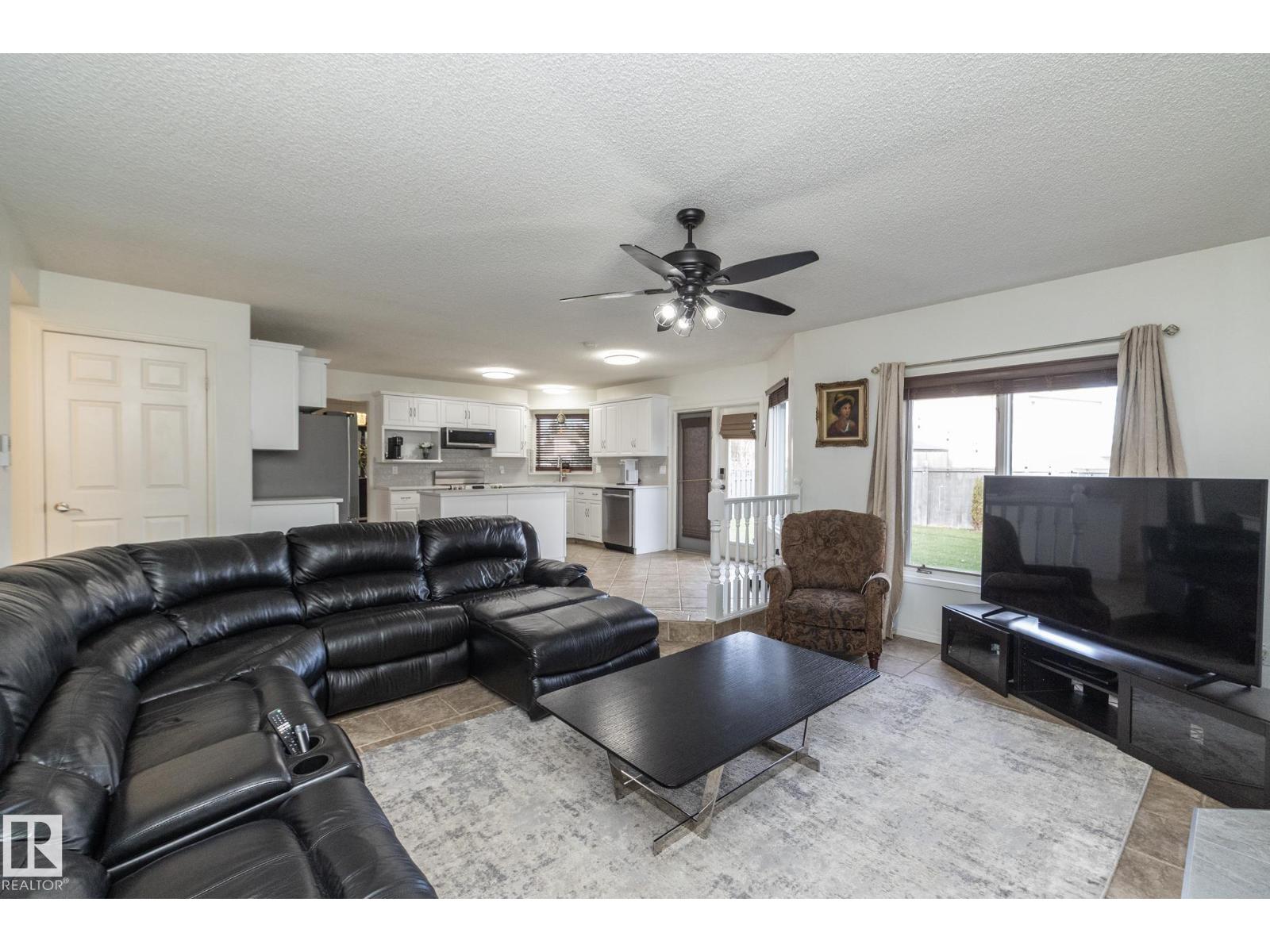 12 Elsinore Pl Nw, Edmonton, Alberta  T5X 5W3 - Photo 3 - E4464883