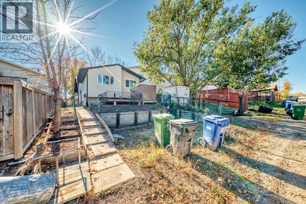 946 Berkley Drive Nw, Calgary, Alberta  T3K 1A2 - Photo 50 - A2264876