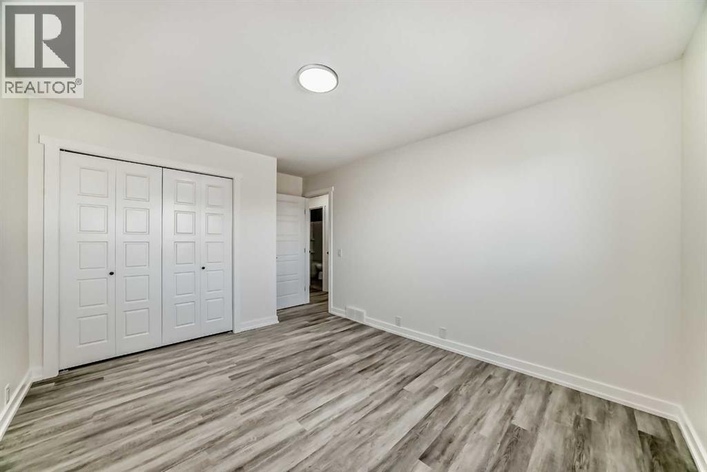 946 Berkley Drive Nw, Calgary, Alberta  T3K 1A2 - Photo 18 - A2264876