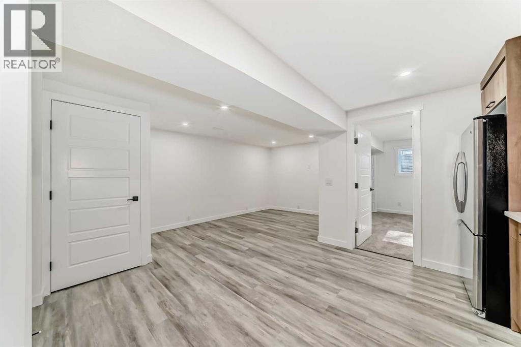 946 Berkley Drive Nw, Calgary, Alberta  T3K 1A2 - Photo 33 - A2264876