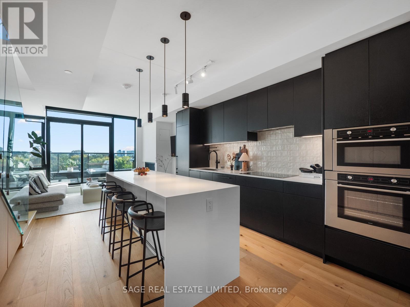 Ph 621 - 899 College Street W, Toronto, Ontario  M6H 3P7 - Photo 1 - C12681376