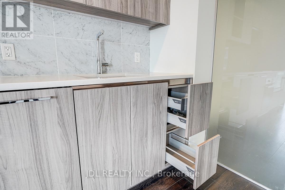 1607 - 95 Mcmahon Drive, Toronto, Ontario  M2K 0E4 - Photo 17 - C12681410