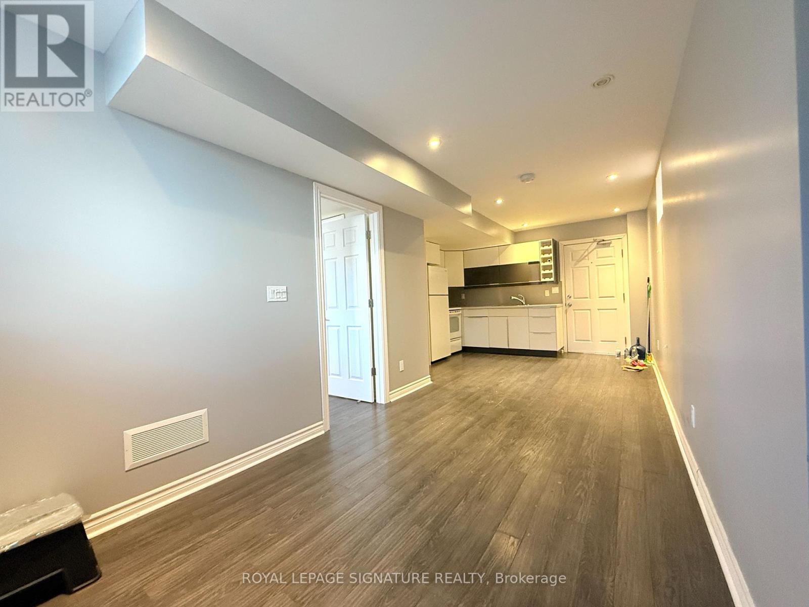 63 Billings Avenue, Toronto, Ontario  M4L 2S3 - Photo 10 - E12681468