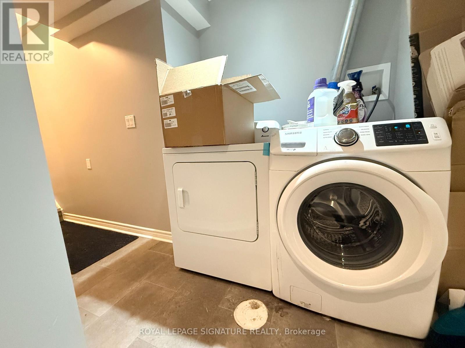 63 Billings Avenue, Toronto, Ontario  M4L 2S3 - Photo 15 - E12681468