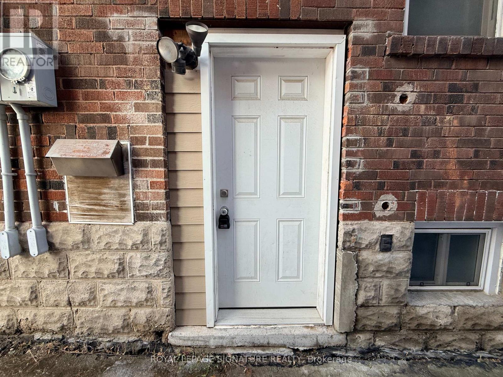 63 Billings Avenue, Toronto, Ontario  M4L 2S3 - Photo 2 - E12681468