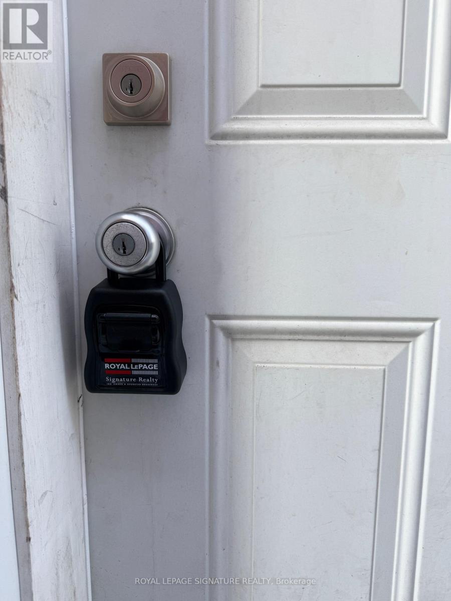 63 Billings Avenue, Toronto, Ontario  M4L 2S3 - Photo 4 - E12681468