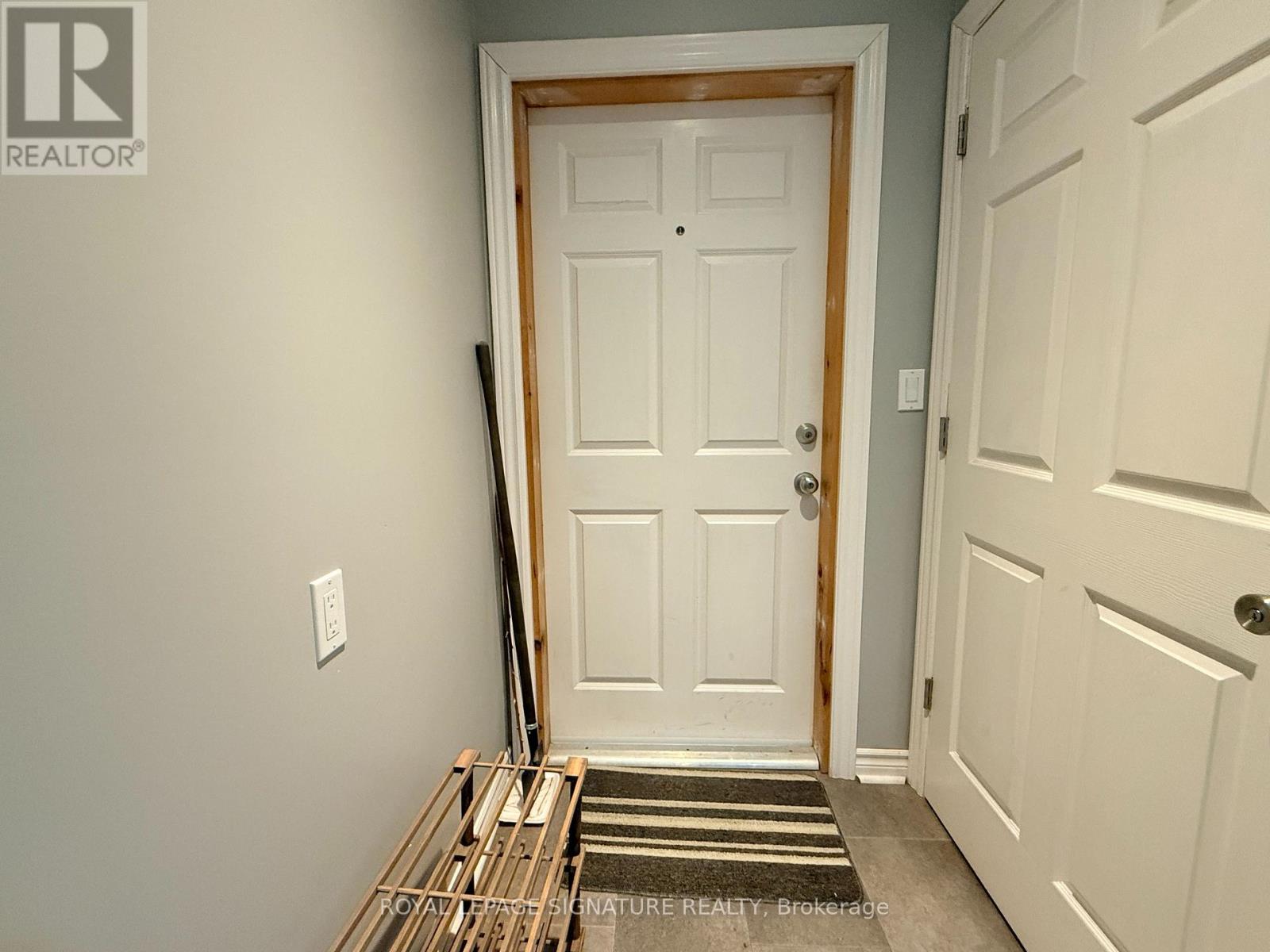 63 Billings Avenue, Toronto, Ontario  M4L 2S3 - Photo 5 - E12681468