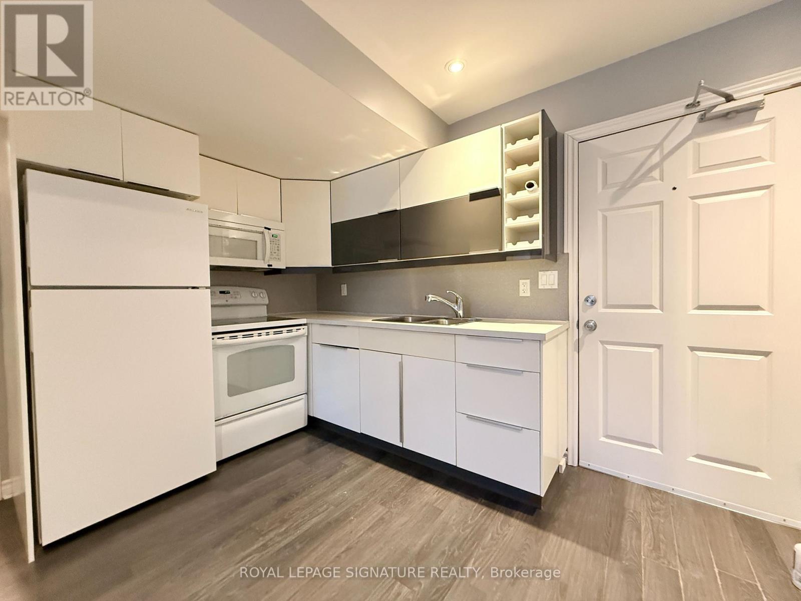 63 Billings Avenue, Toronto, Ontario  M4L 2S3 - Photo 6 - E12681468