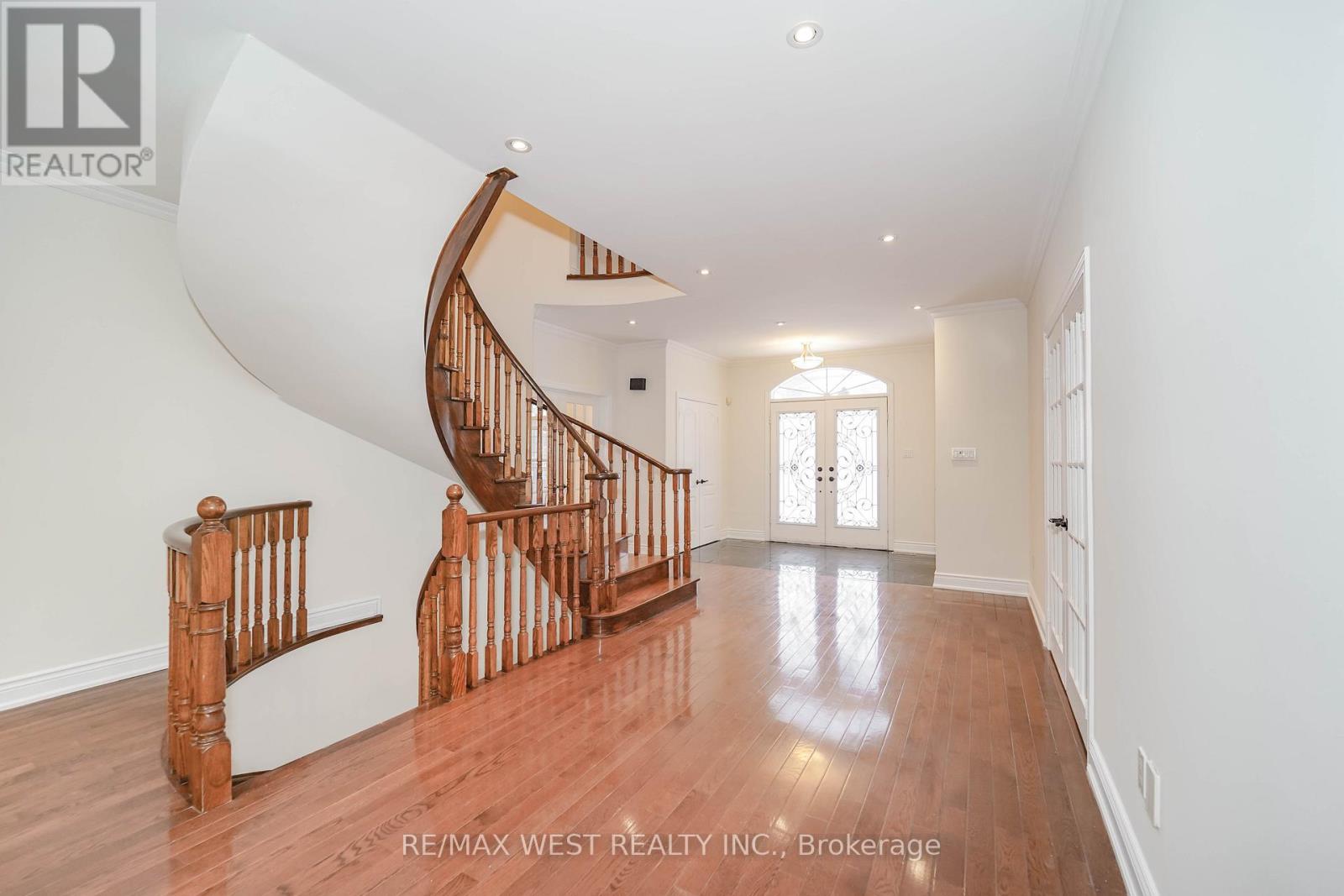 81 Woodview Drive, Pickering, Ontario  L1V 1L1 - Photo 11 - E12681514