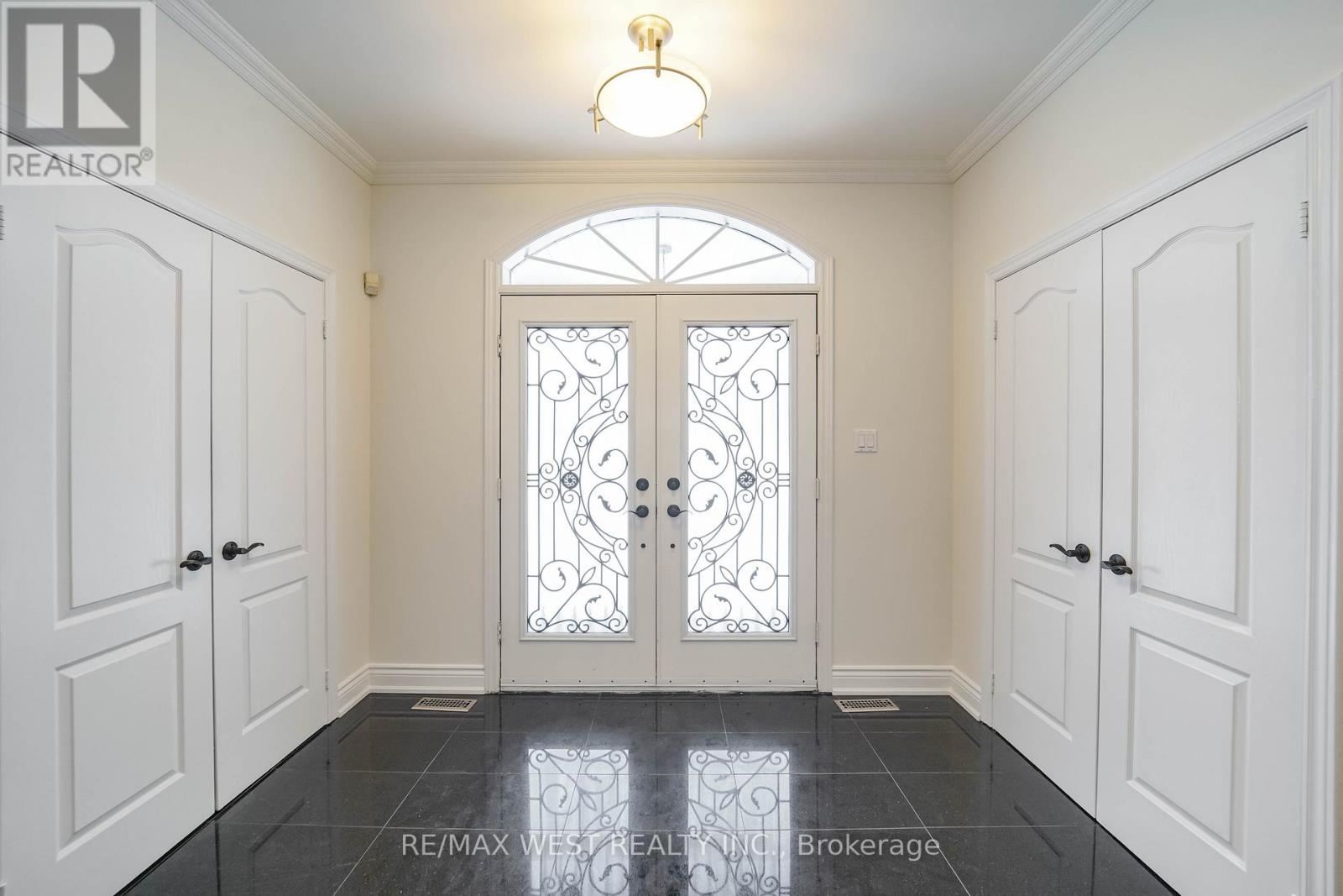 81 Woodview Drive, Pickering, Ontario  L1V 1L1 - Photo 9 - E12681514