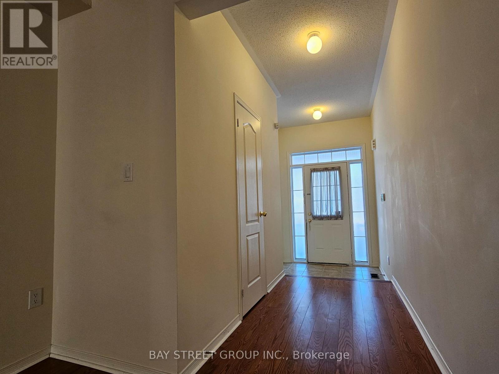 1275 Blencowe Crescent, Newmarket, Ontario  L3X 0C5 - Photo 4 - N12681508