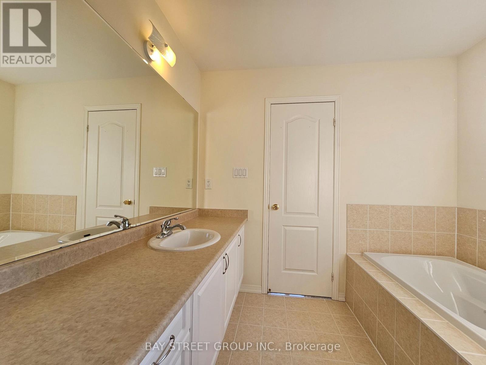 1275 Blencowe Crescent, Newmarket, Ontario  L3X 0C5 - Photo 41 - N12681508