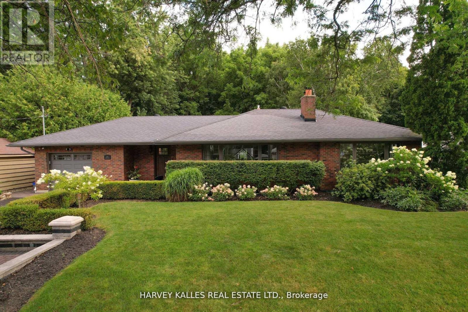 226 Napier Street, Barrie (Codrington), Ontario  L4M 1X3 - Photo 1 - S12681372