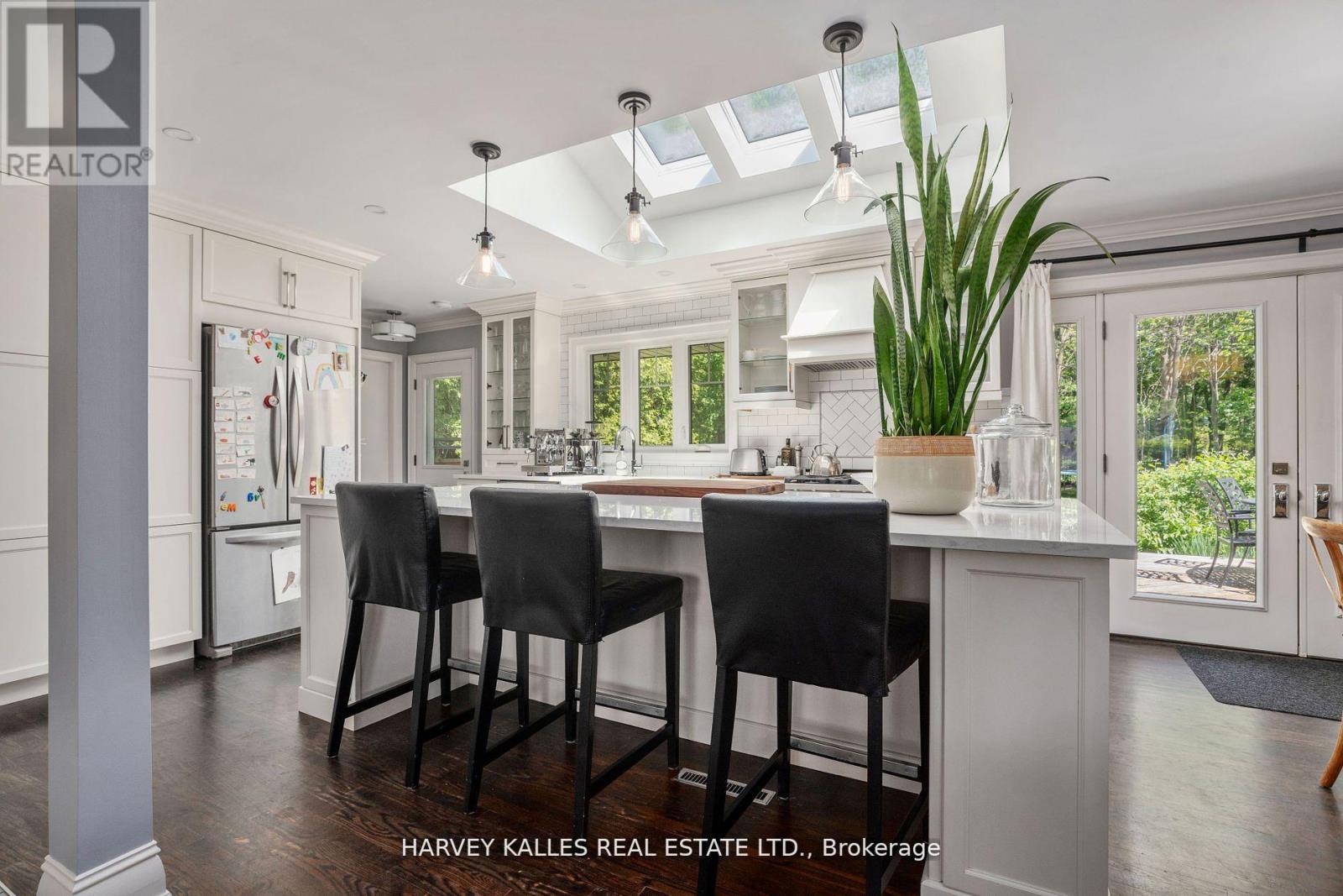 226 Napier Street, Barrie (Codrington), Ontario  L4M 1X3 - Photo 8 - S12681372