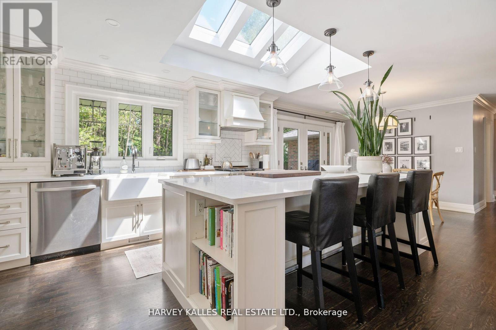 226 Napier Street, Barrie (Codrington), Ontario  L4M 1X3 - Photo 9 - S12681372