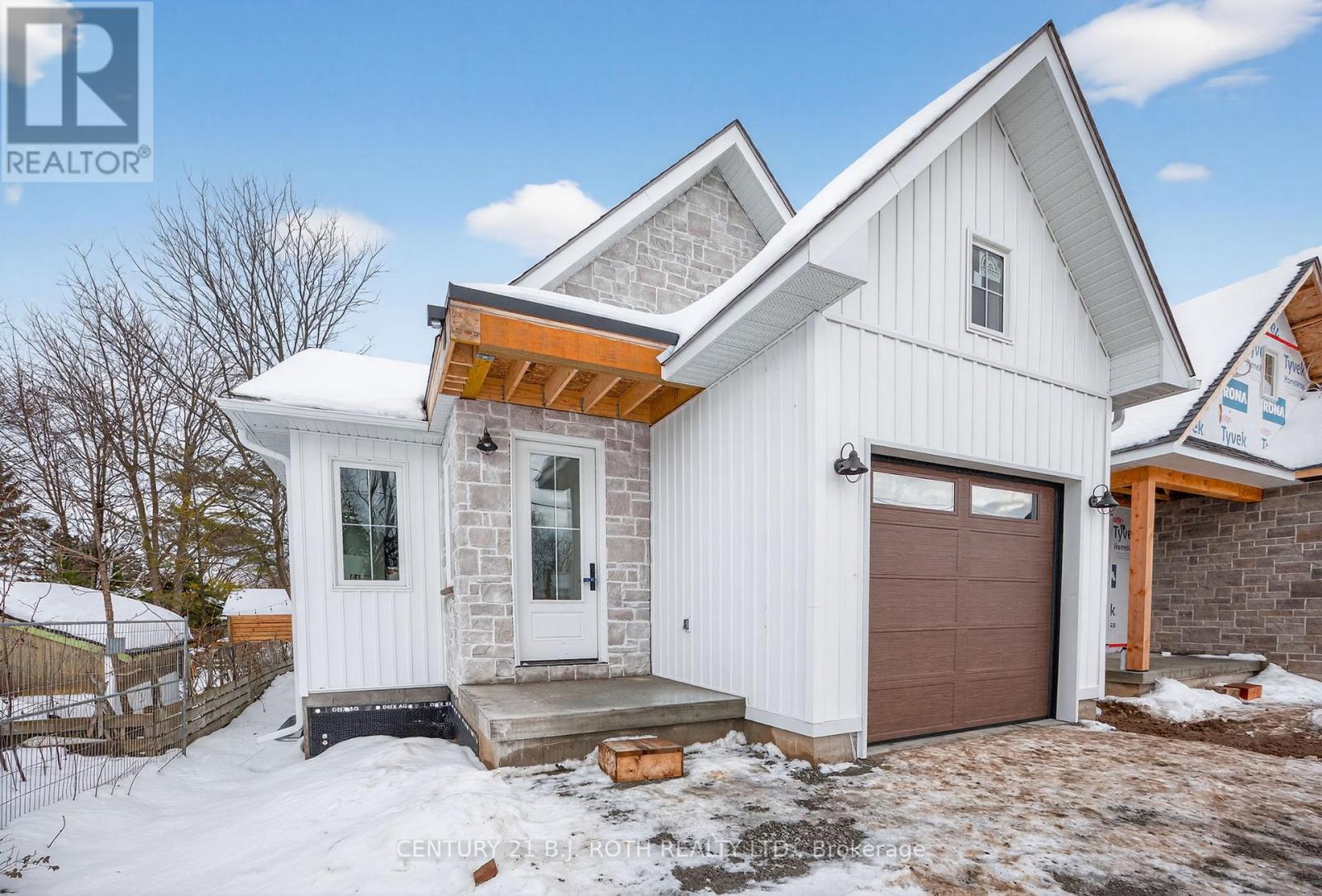 75 Vancouver Street, Barrie, Ontario  L4M 4M2 - Photo 2 - S12681442