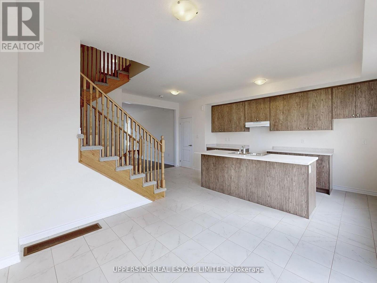 18 Lana Circle, Wasaga Beach, Ontario  L9Z 0L2 - Photo 12 - S12681492