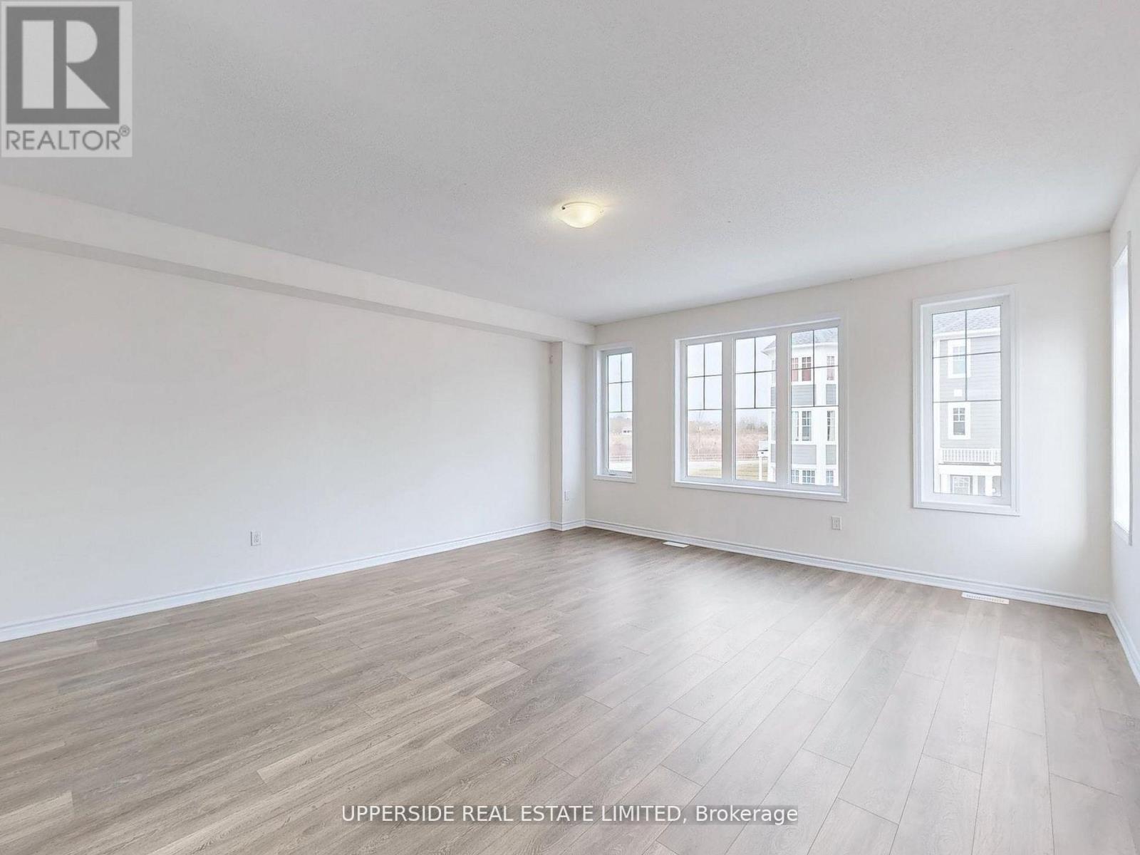 18 Lana Circle, Wasaga Beach, Ontario  L9Z 0L2 - Photo 5 - S12681492