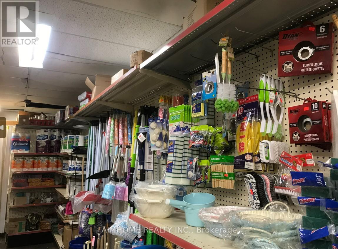 A - 193 Lakeshore Road E Road, Mississauga, Ontario  L5G 1G2 - Photo 5 - W12681396