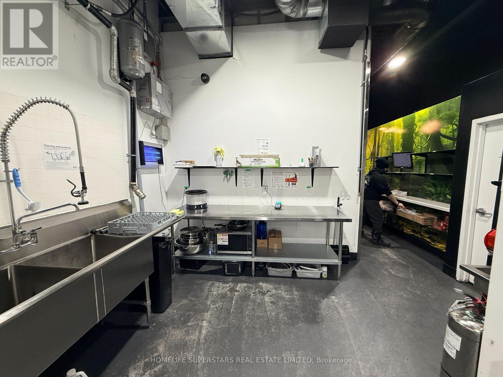 7b - 45 Abraham Welsh Rd, Toronto, Ontario  M9M 0G6 - Photo 14 - W12681418