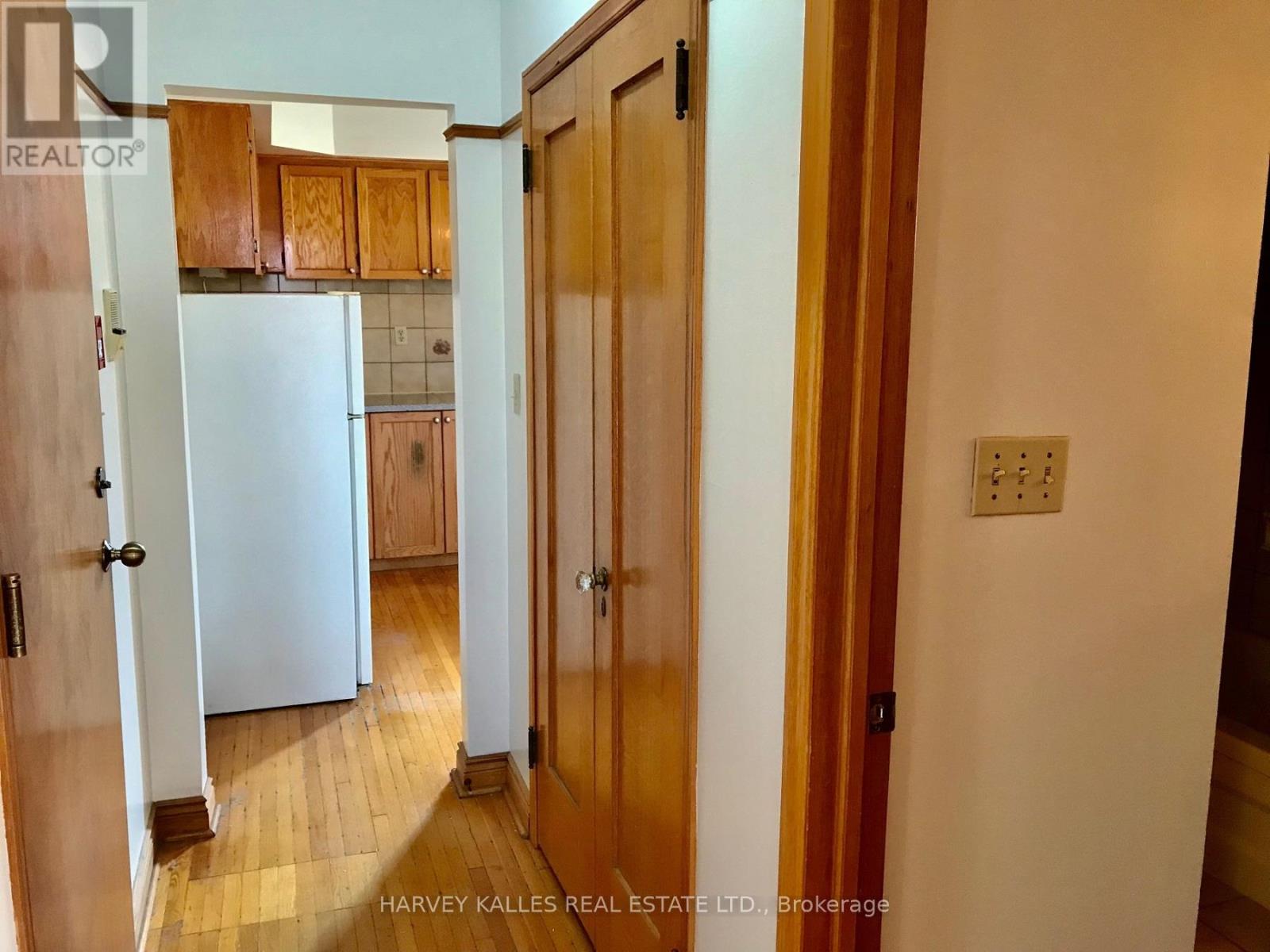 -Apt B - 3 Northcliffe Boulevard, Toronto, Ontario  M6H 3G9 - Photo 8 - W12681490