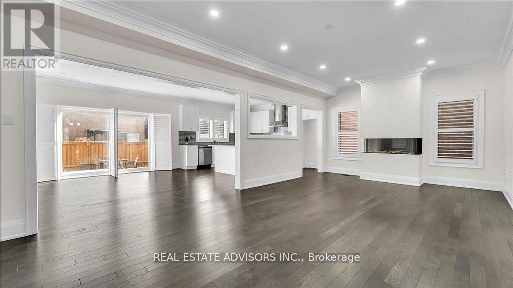 7 Ferdinand Drive, Brampton, Ontario  L6Y 0E4 - Photo 4 - W12681532