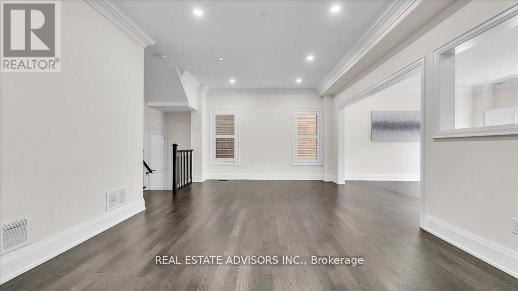 7 Ferdinand Drive, Brampton, Ontario  L6Y 0E4 - Photo 7 - W12681532