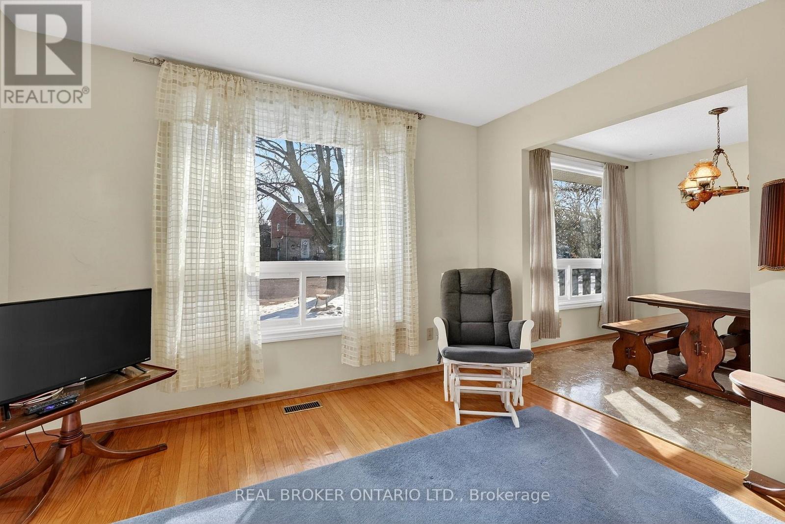 18 Fairway Drive, Hamilton, Ontario  L8K 5L4 - Photo 10 - X12681482