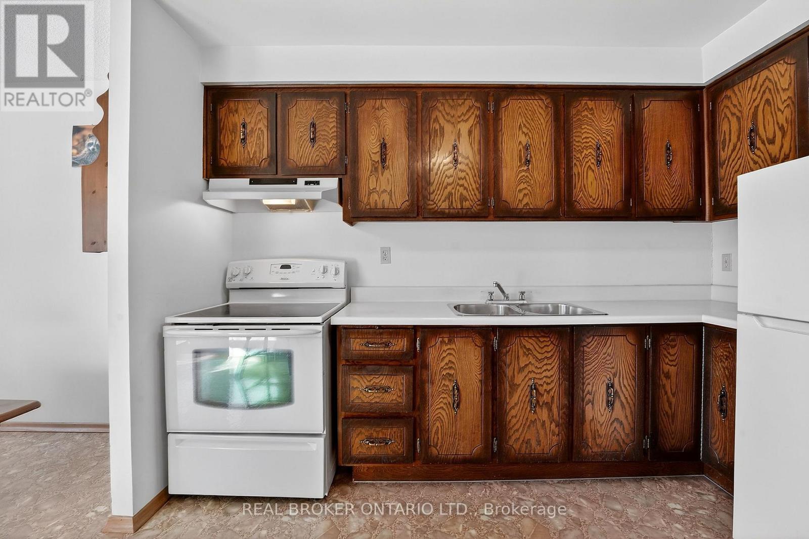 18 Fairway Drive, Hamilton, Ontario  L8K 5L4 - Photo 17 - X12681482