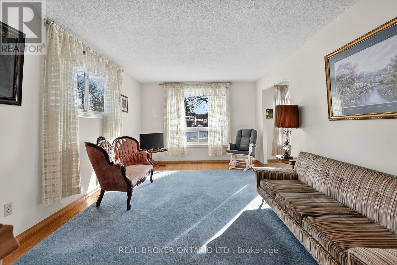 18 Fairway Drive, Hamilton, Ontario  L8K 5L4 - Photo 2 - X12681482