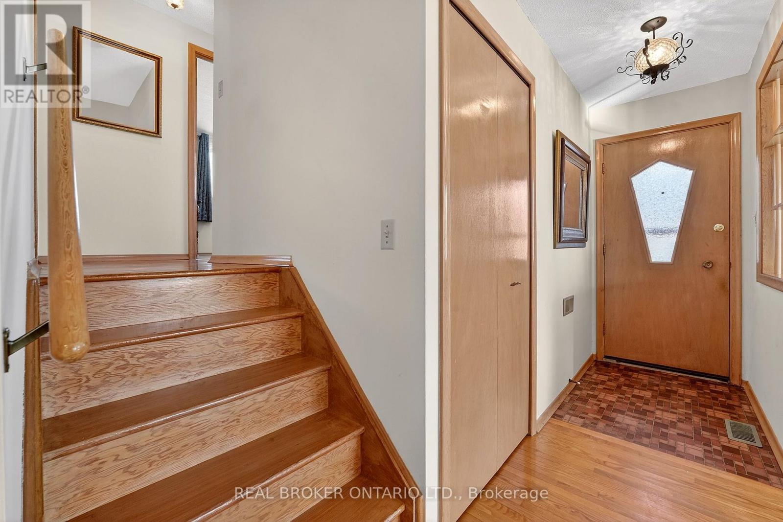 18 Fairway Drive, Hamilton, Ontario  L8K 5L4 - Photo 22 - X12681482