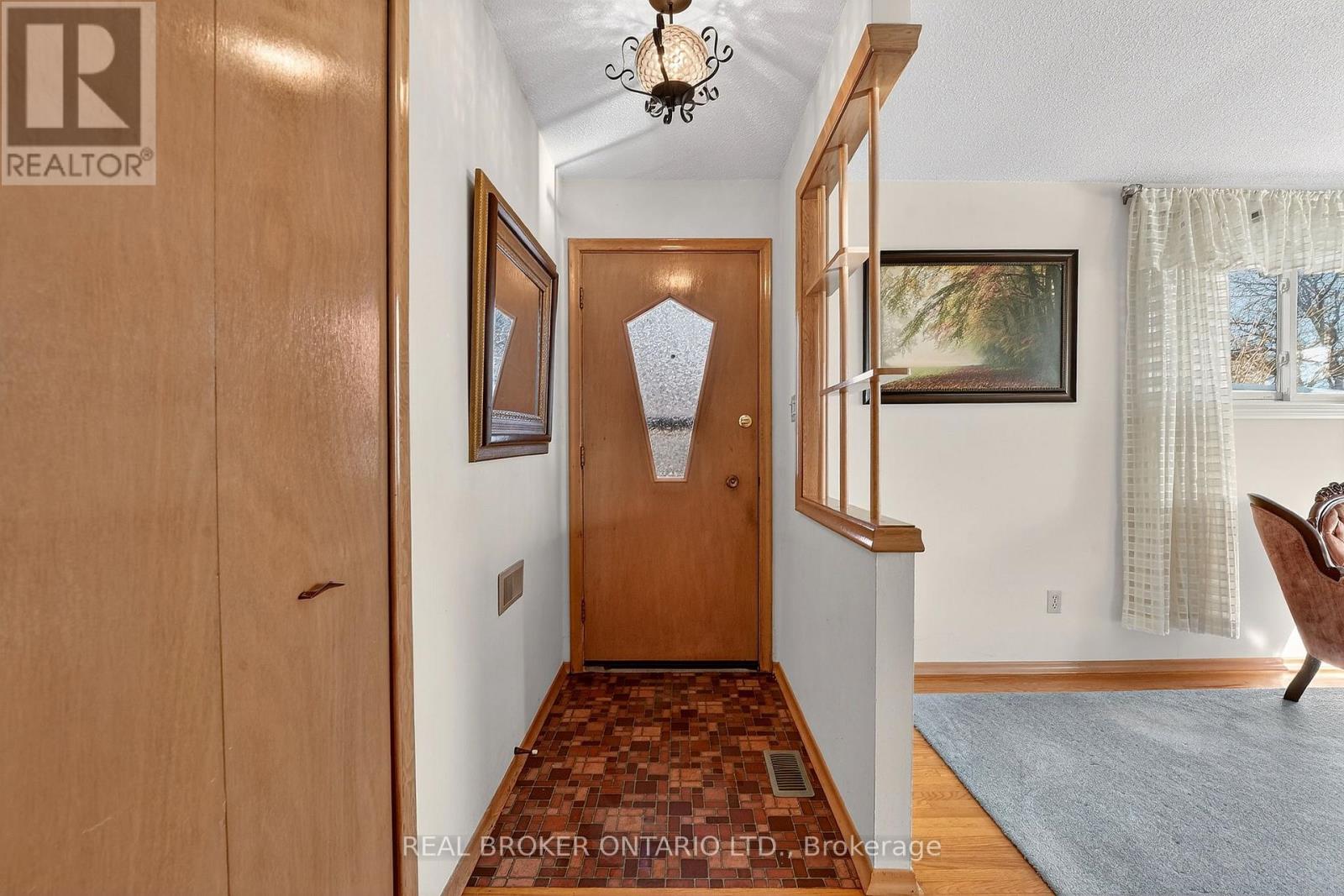 18 Fairway Drive, Hamilton, Ontario  L8K 5L4 - Photo 8 - X12681482