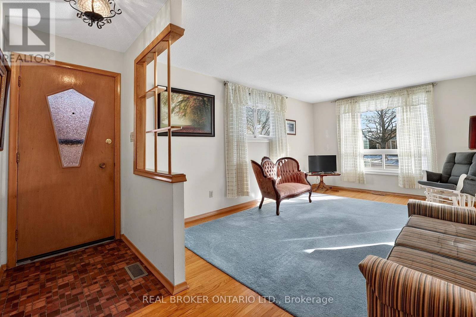 18 Fairway Drive, Hamilton, Ontario  L8K 5L4 - Photo 9 - X12681482