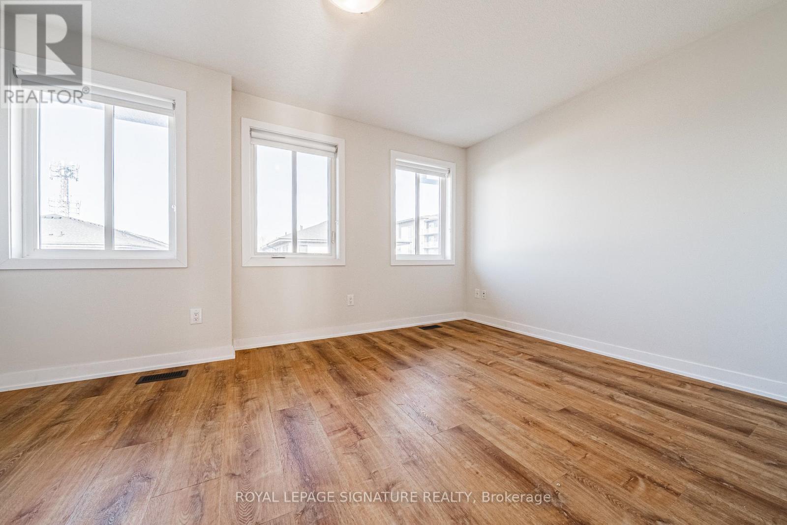 54 Mulhollard Lane, Hamilton, Ontario  L9G 3K9 - Photo 13 - X12681538