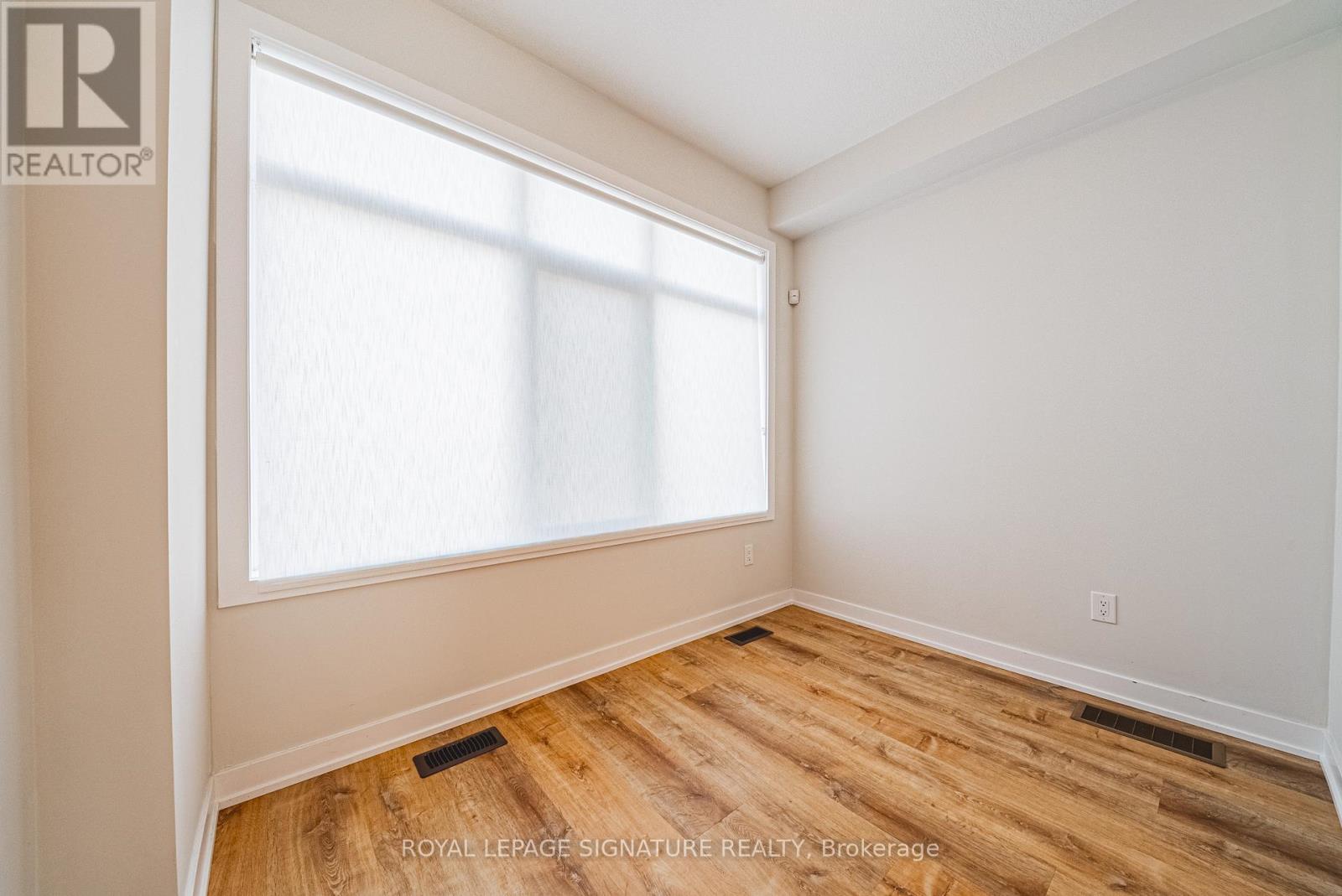 54 Mulhollard Lane, Hamilton, Ontario  L9G 3K9 - Photo 4 - X12681538