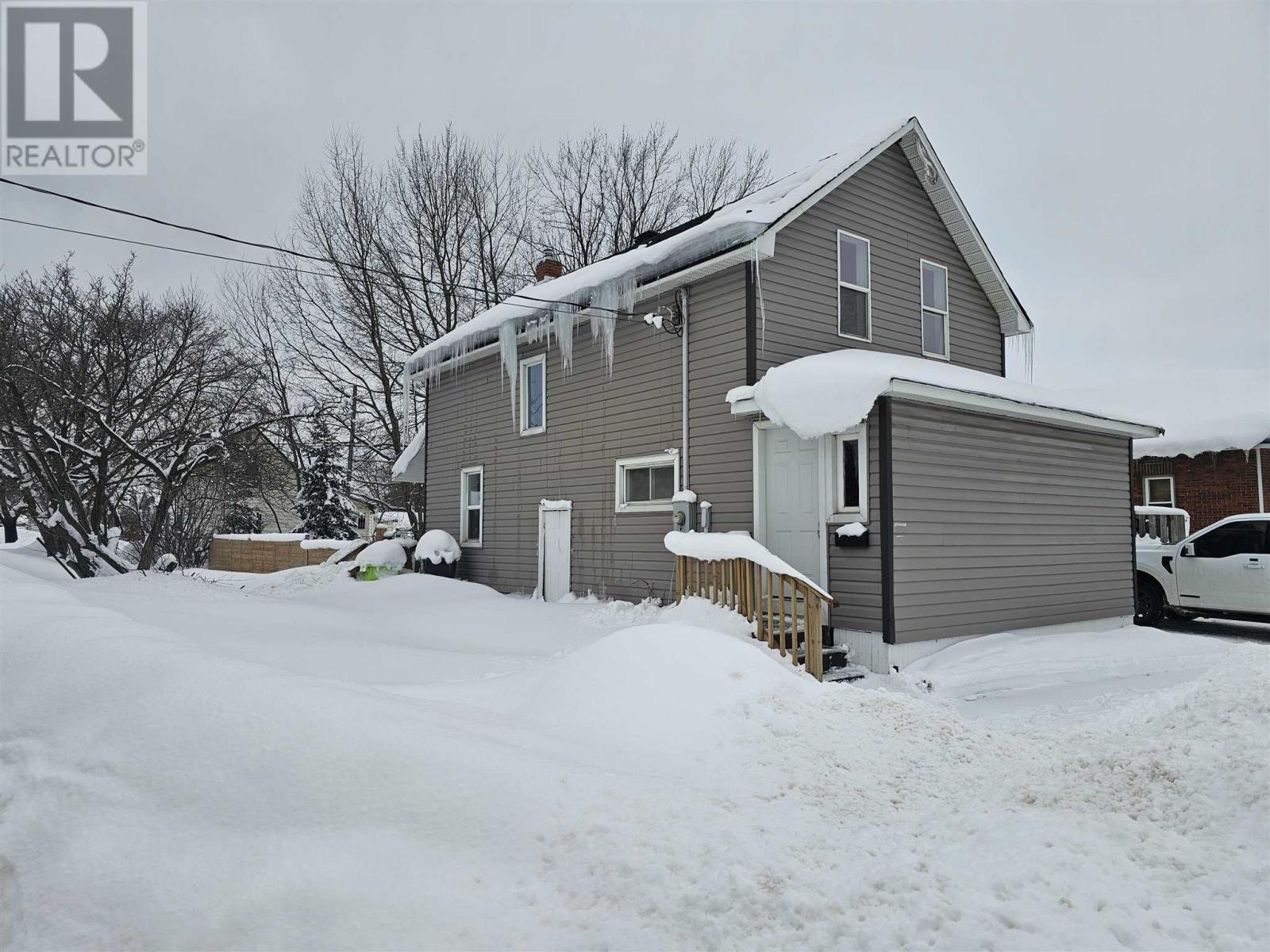 351 Bloor St W, Sault Ste. Marie, Ontario  P6C 1J6 - Photo 1 - SM260055