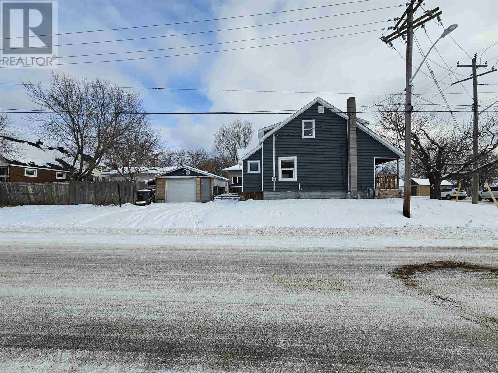 78 Bloor St, Sault Ste. Marie, Ontario  P6C 1H5 - Photo 2 - SM260067