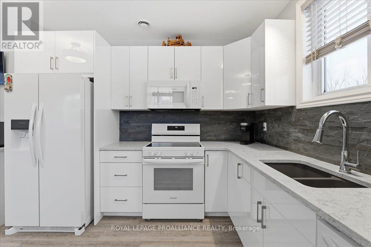 555 Douglas Road, Centre Hastings, Ontario  K0K 3H0 - Photo 7 - X12681592