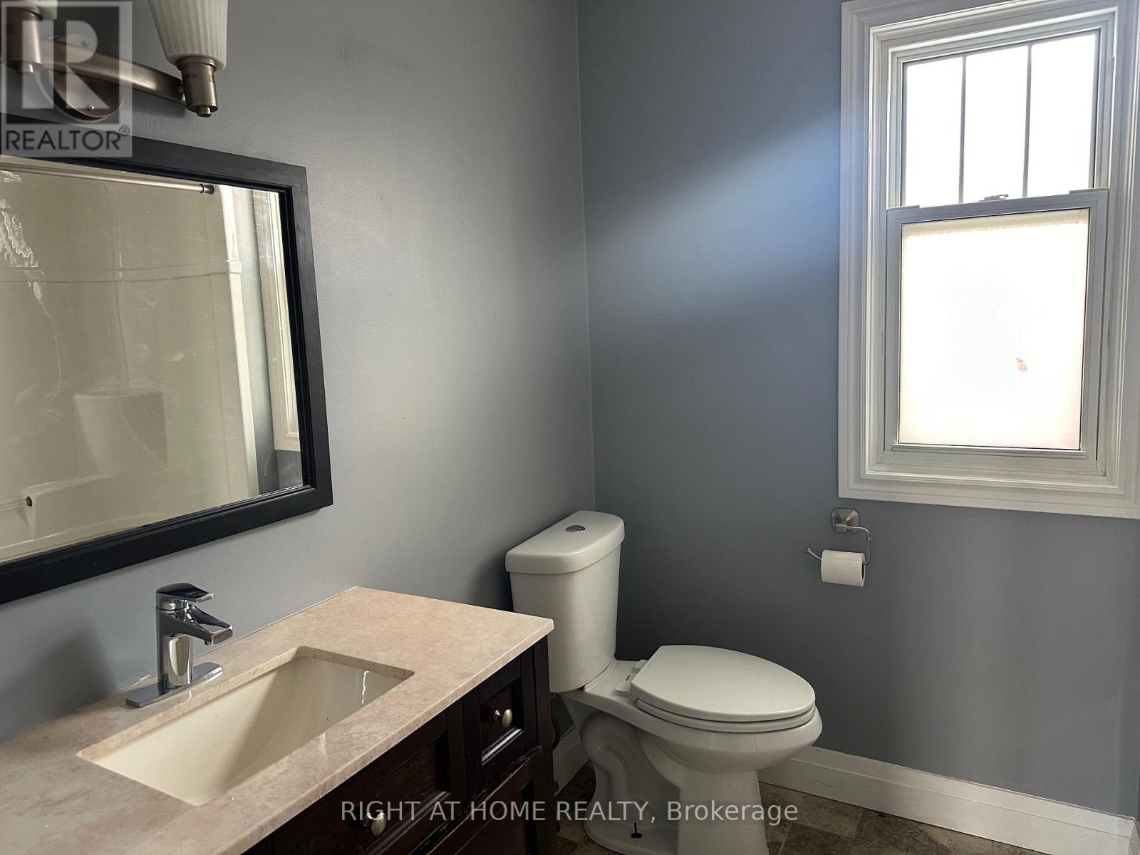 563 Mccannan Avenue, Peterborough, Ontario  K9J 4J7 - Photo 10 - X12681616