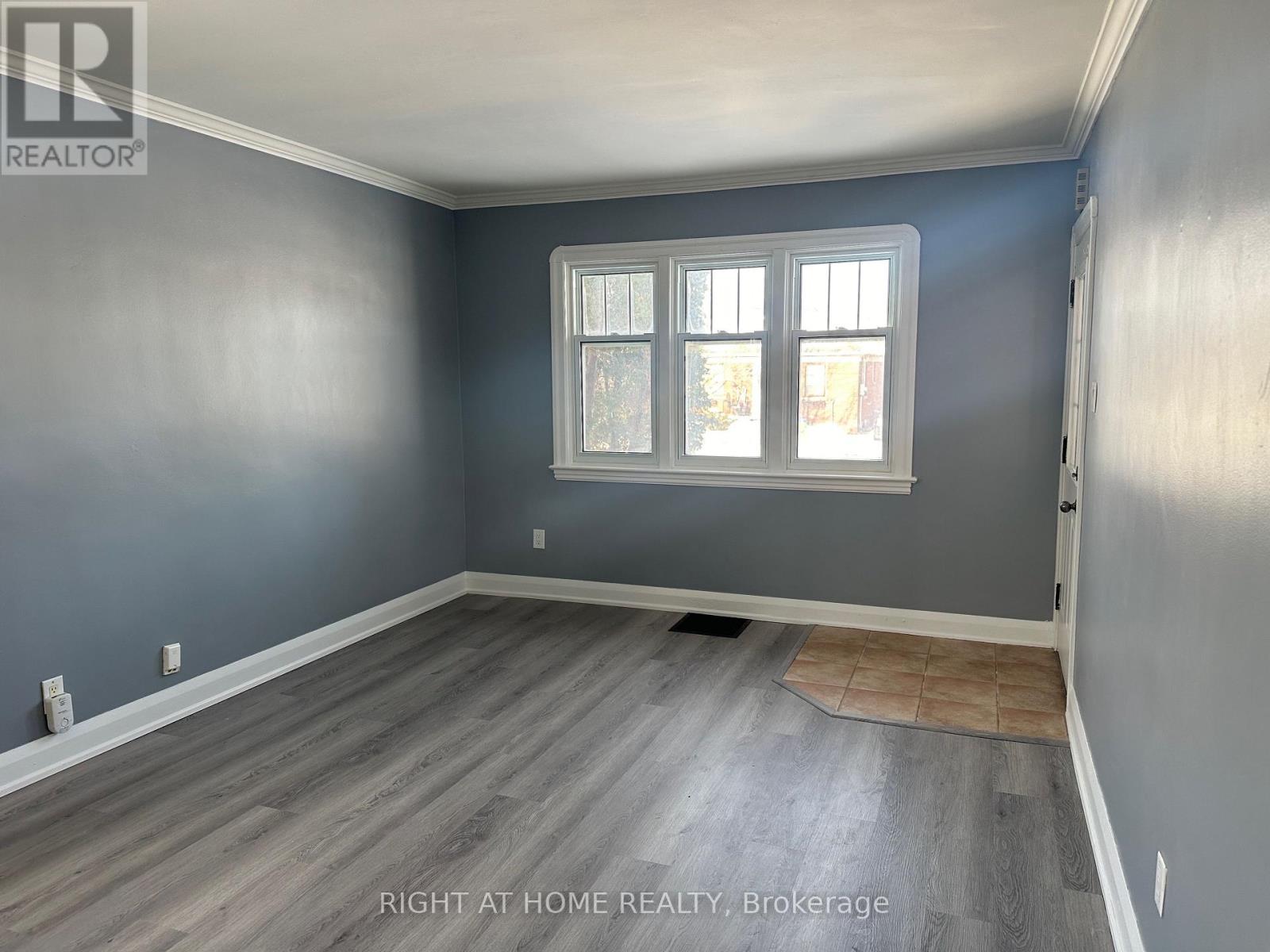 563 Mccannan Avenue, Peterborough, Ontario  K9J 4J7 - Photo 3 - X12681616