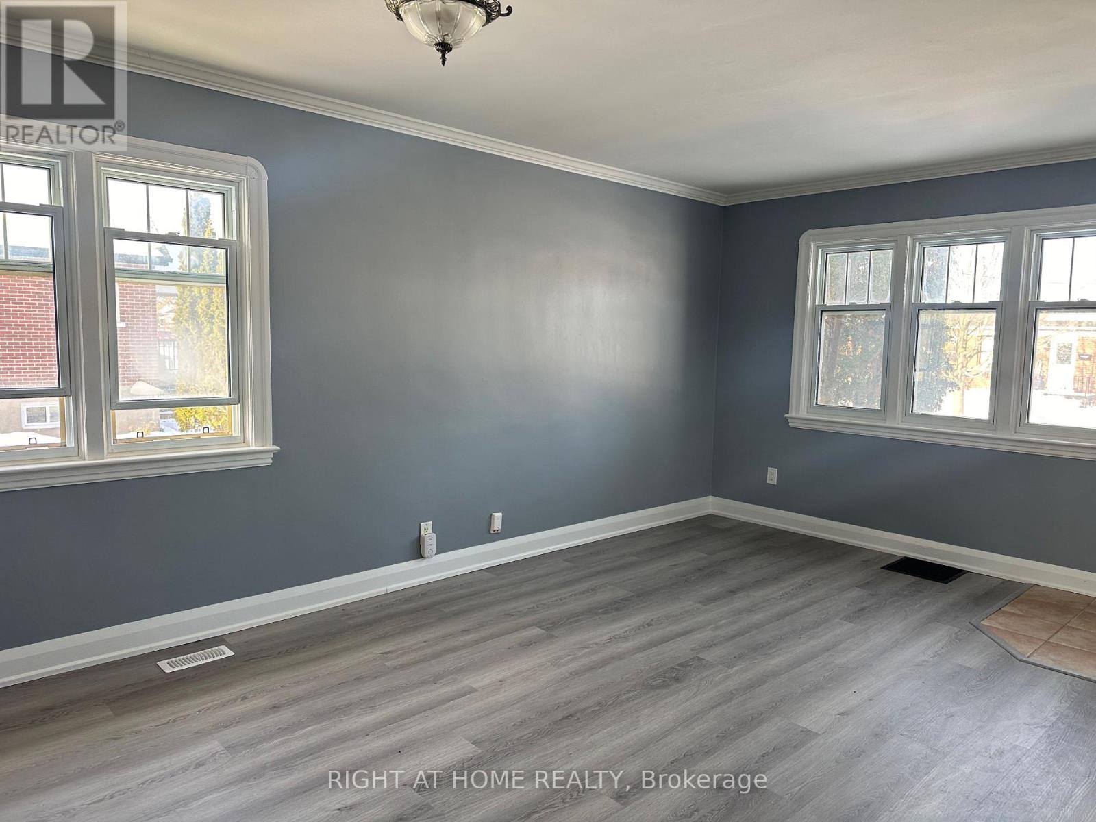 563 Mccannan Avenue, Peterborough, Ontario  K9J 4J7 - Photo 4 - X12681616