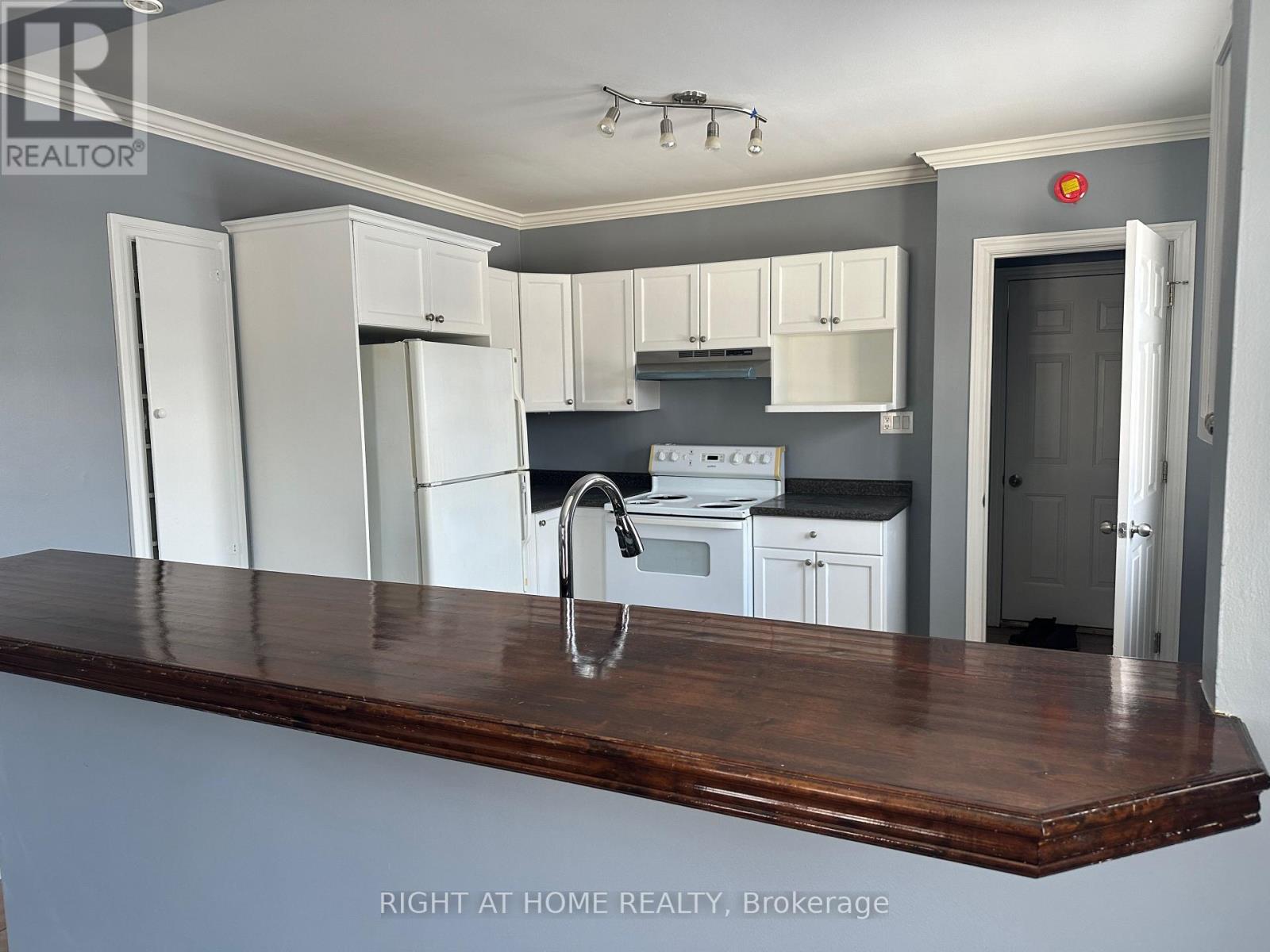 563 Mccannan Avenue, Peterborough, Ontario  K9J 4J7 - Photo 7 - X12681616