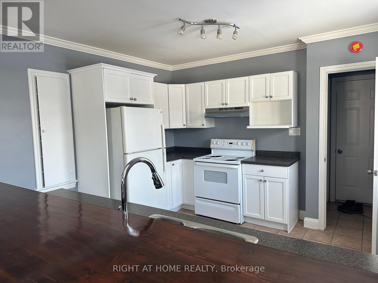 563 Mccannan Avenue, Peterborough, Ontario  K9J 4J7 - Photo 8 - X12681616