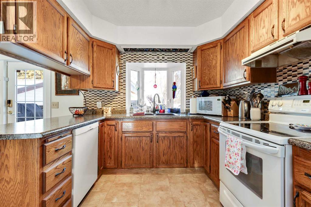 808 5 Avenue Sw, High River, Alberta  T1V 1B9 - Photo 11 - A2274687