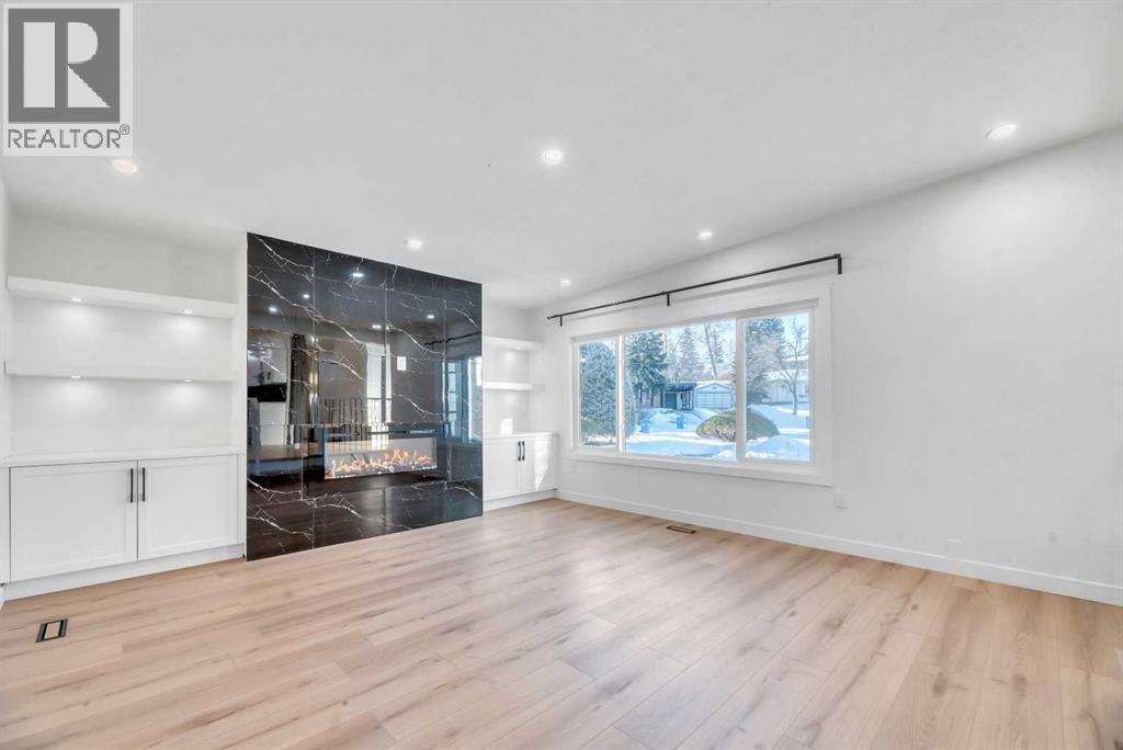 128 Cantrell Place Sw, Calgary, Alberta  T2W 1X2 - Photo 4 - A2277852