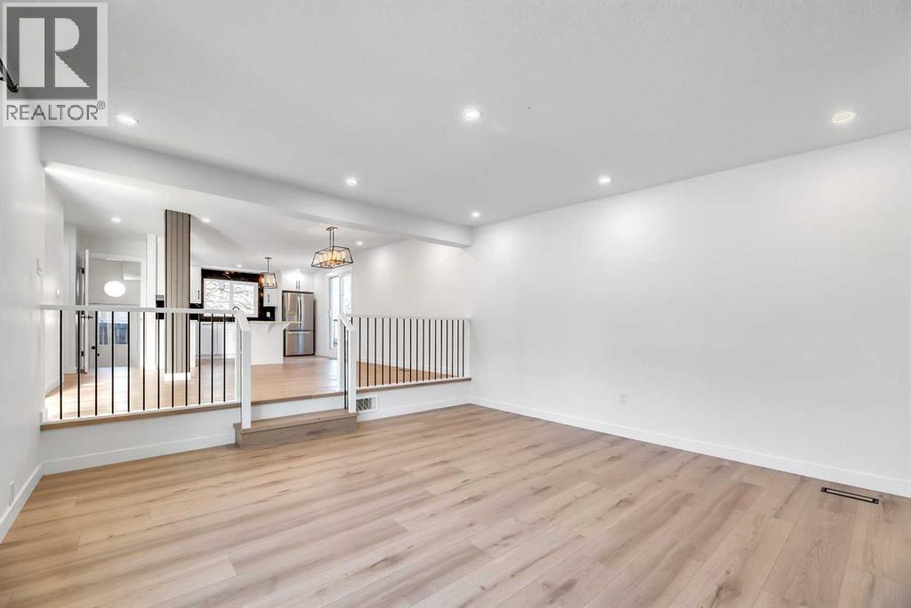 128 Cantrell Place Sw, Calgary, Alberta  T2W 1X2 - Photo 6 - A2277852